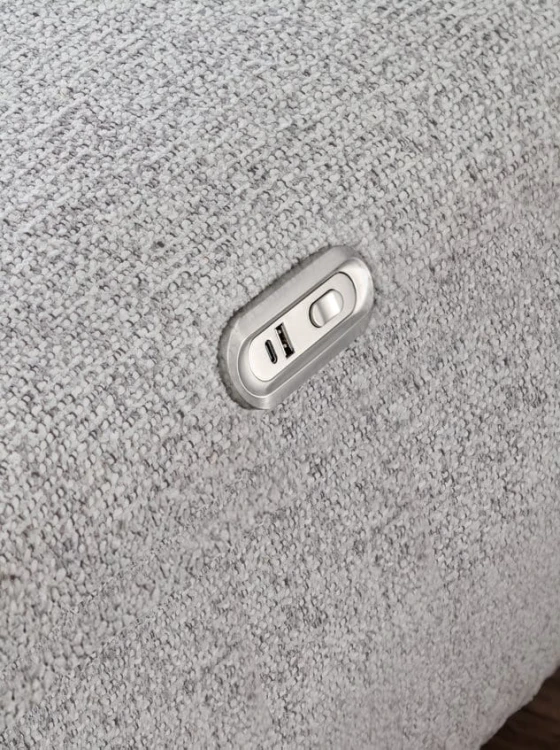 Belviano_BEL000_L1_M2_R3_Detail_Bedienung_mit_USB_DET_2894_25_fein(2).jpg